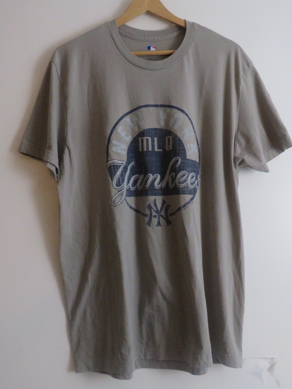 MLB Yankees Men's Short Sleeve Graphic Tee - Gray